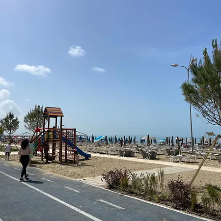Max 2* Durrës