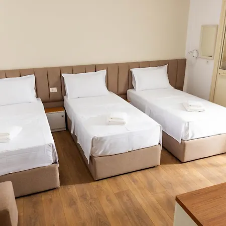Max Hotel 2*