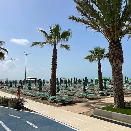 Max Durres
